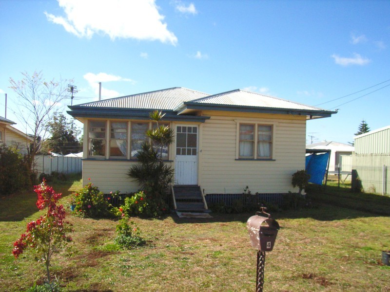 4 Blackwood Street, Harristown QLD 4350