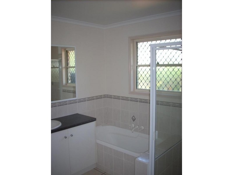 2/318B South Street, Harristown QLD 4350