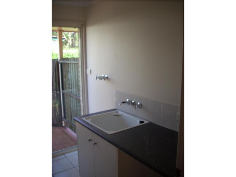2/318B South Street, Harristown QLD 4350