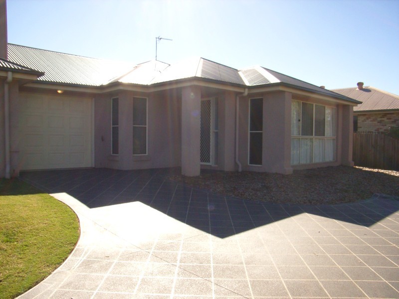 2/375 Stenner Street, Kearneys Spring QLD 4350