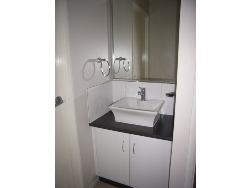 2/375 Stenner Street, Kearneys Spring QLD 4350