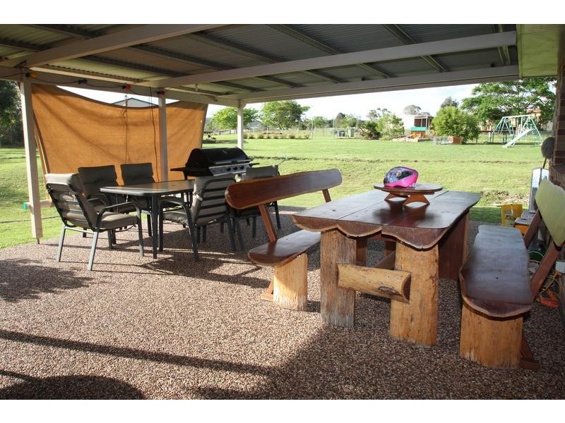 8 Andrews Court, Hodgson Vale QLD 4352