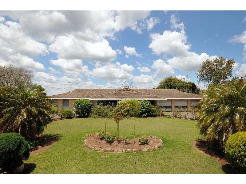 19 Murphys Creek Road, Blue Mountain Heights QLD 4350