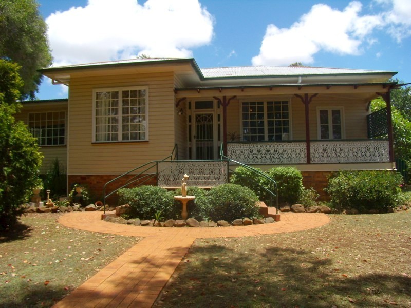 9 Doncaster Street, Newtown QLD 4350