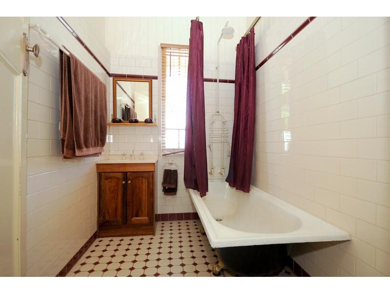 11 Leonard Street, East Toowoomba QLD 4350
