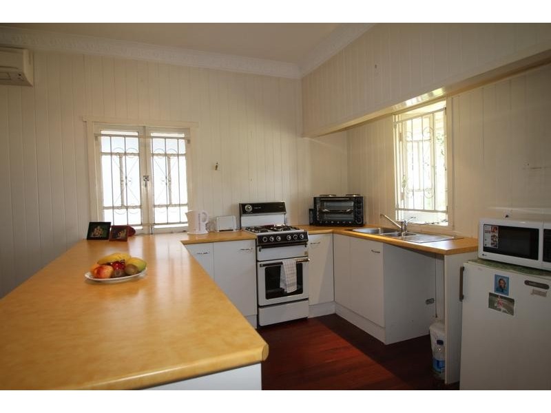 29 Tenth Avenue, Windsor QLD 4030