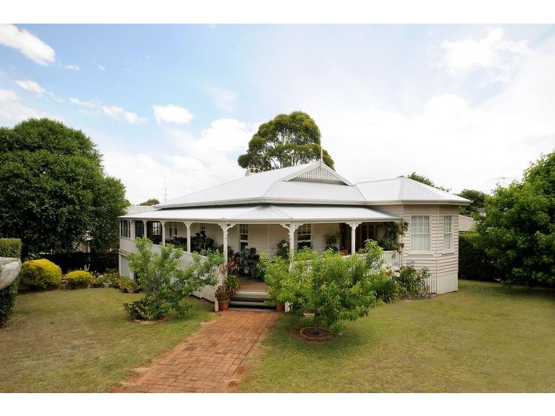 68 Jellicoe Street, Mount Lofty QLD 4350
