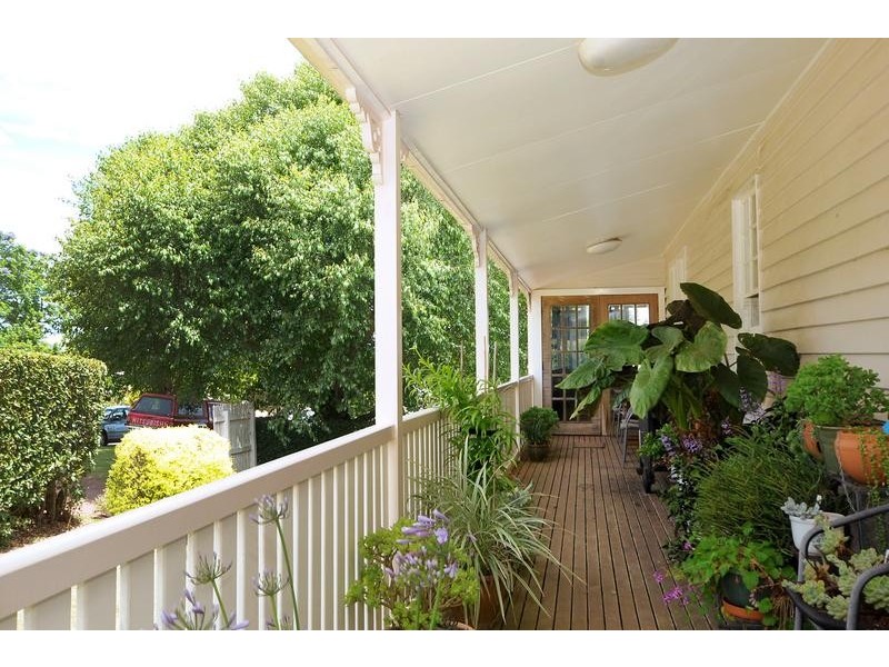 68 Jellicoe Street, Mount Lofty QLD 4350
