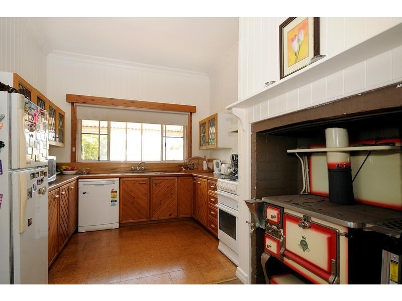 68 Jellicoe Street, Mount Lofty QLD 4350