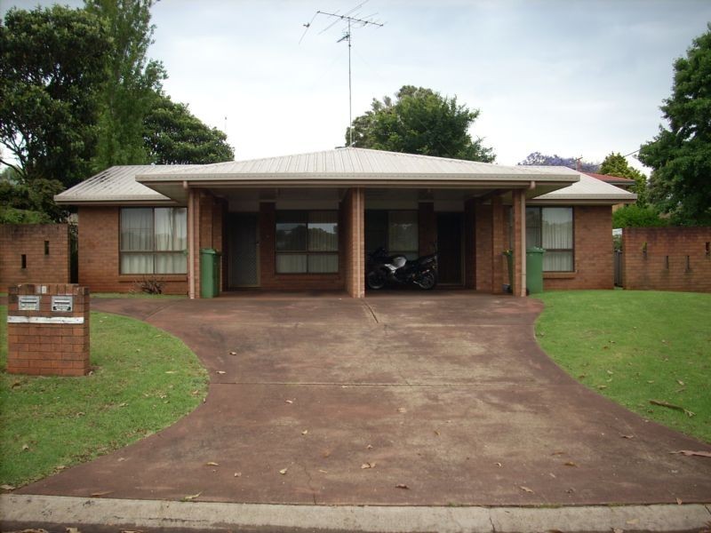1/11 Agnes Street, Centenary Heights QLD 4350