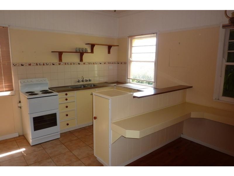 271 West Street, Harristown QLD 4350