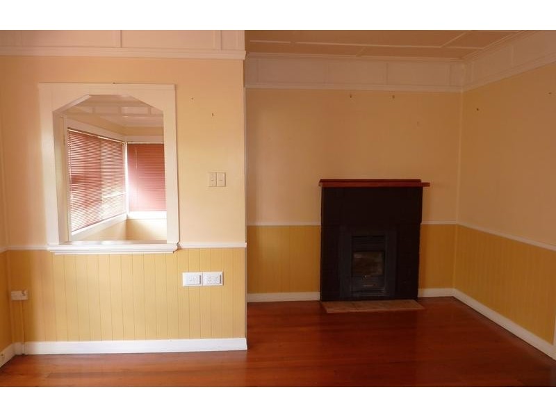 271 West Street, Harristown QLD 4350
