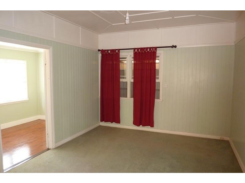 271 West Street, Harristown QLD 4350