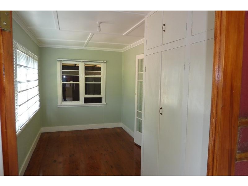 271 West Street, Harristown QLD 4350