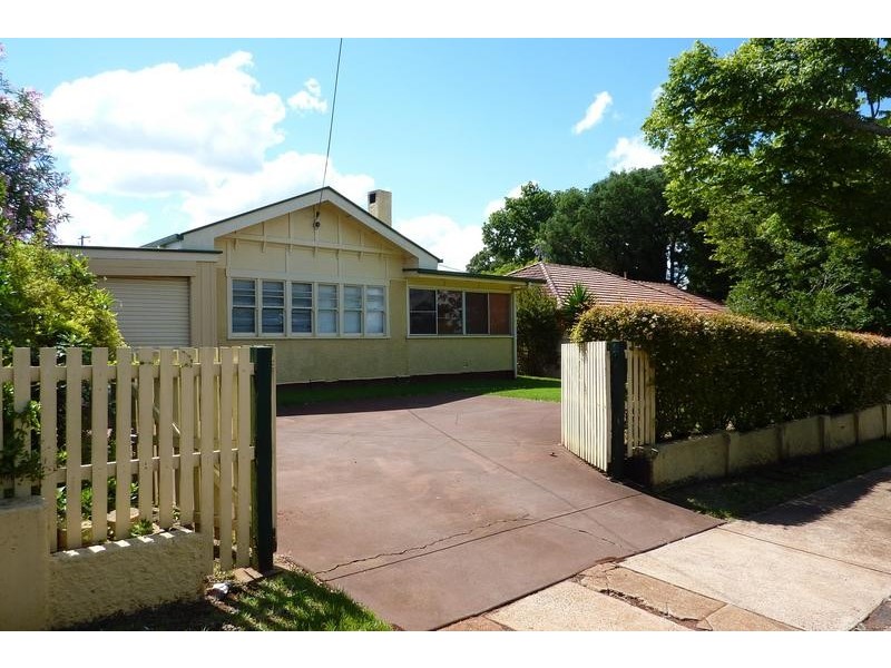 271 West Street, Harristown QLD 4350