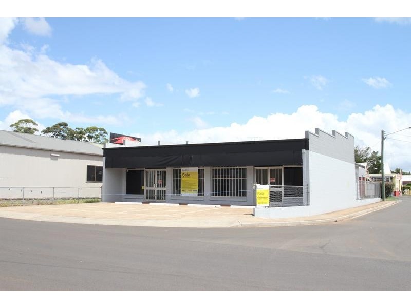 6 Robertson Street, South Toowoomba QLD 4350