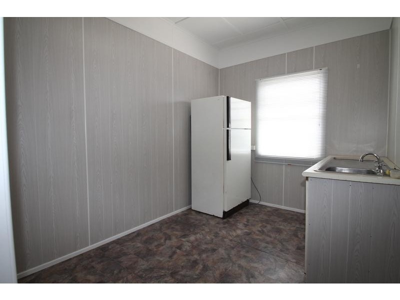 6 Robertson Street, South Toowoomba QLD 4350