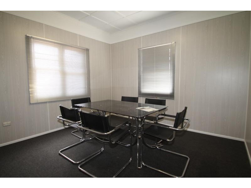 6 Robertson Street, South Toowoomba QLD 4350