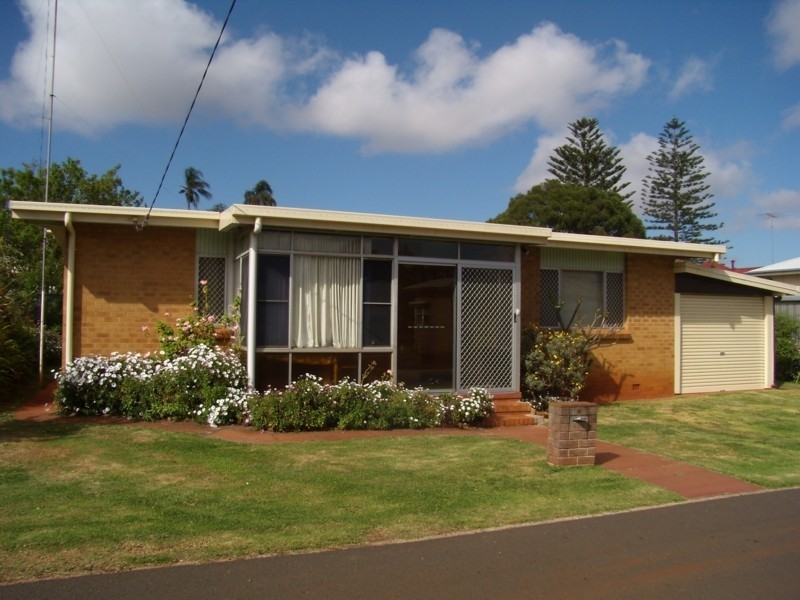 4 Frederick Street, East Toowoomba QLD 4350