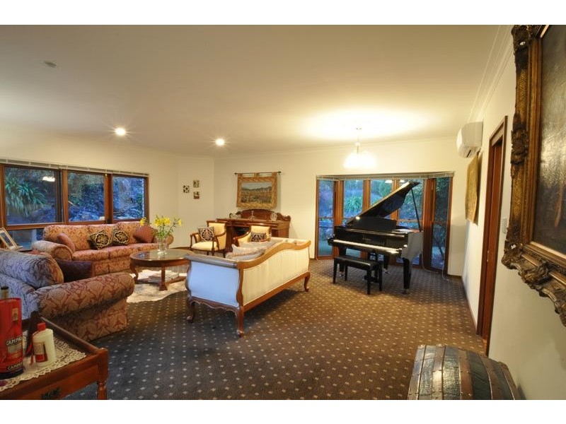 6 Burraway Court, Middle Ridge QLD 4350