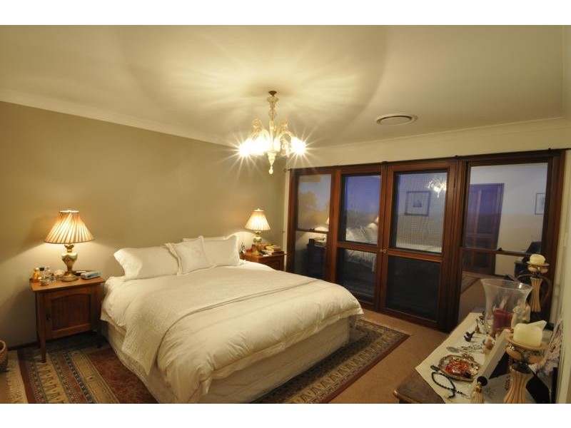 6 Burraway Court, Middle Ridge QLD 4350