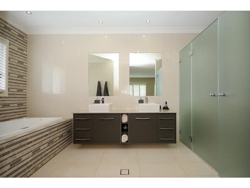 61 Wood Drive, Middle Ridge QLD 4350