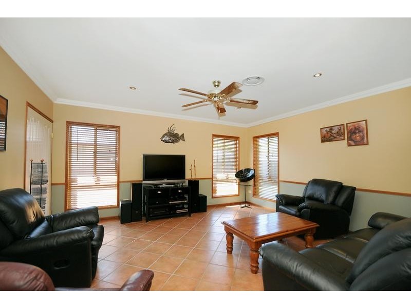 2 Howard Street, Middle Ridge QLD 4350