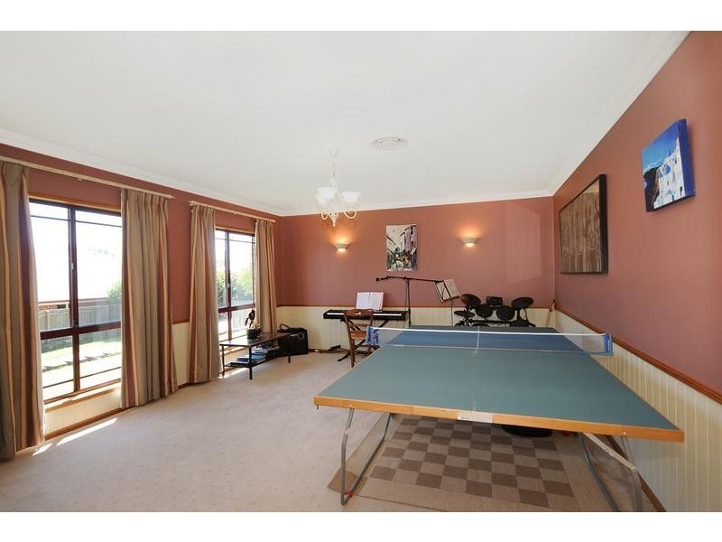 2 Howard Street, Middle Ridge QLD 4350