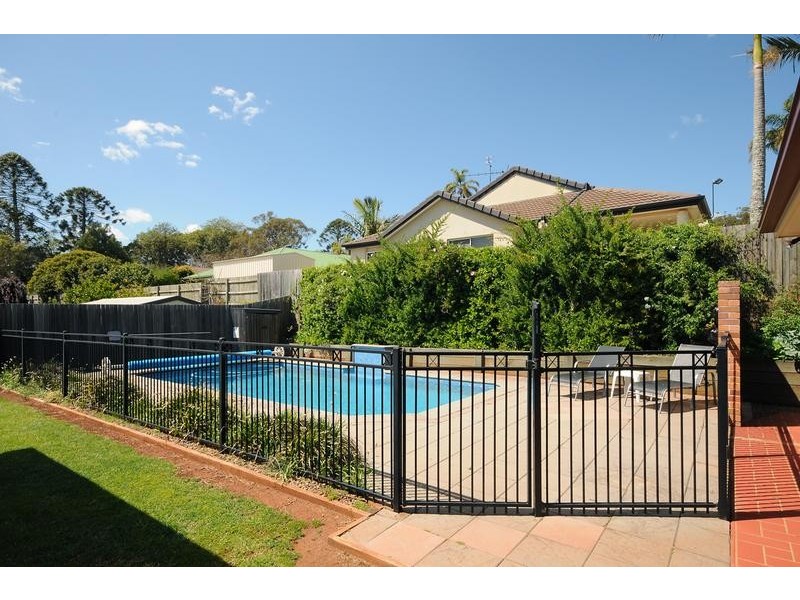 2 Howard Street, Middle Ridge QLD 4350