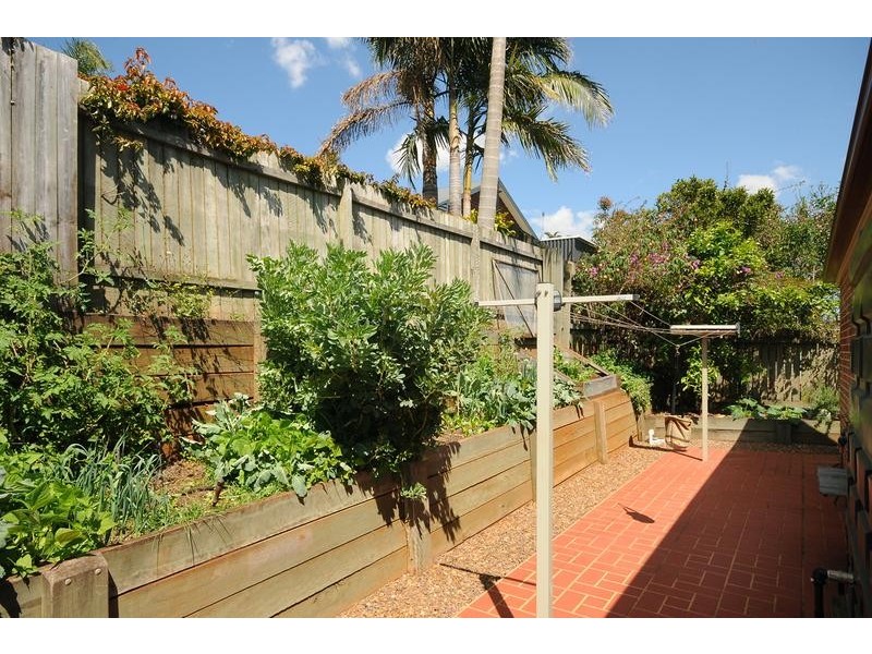 2 Howard Street, Middle Ridge QLD 4350