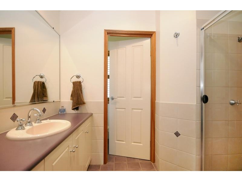 2 Howard Street, Middle Ridge QLD 4350