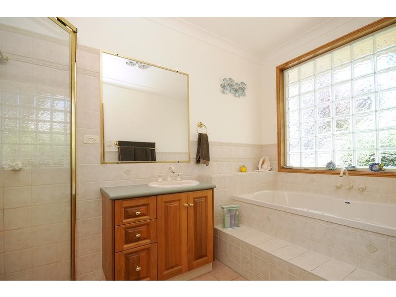 2 Howard Street, Middle Ridge QLD 4350