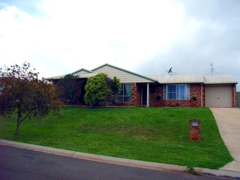 8 Blueberry Ash Court, Glenvale QLD 4350