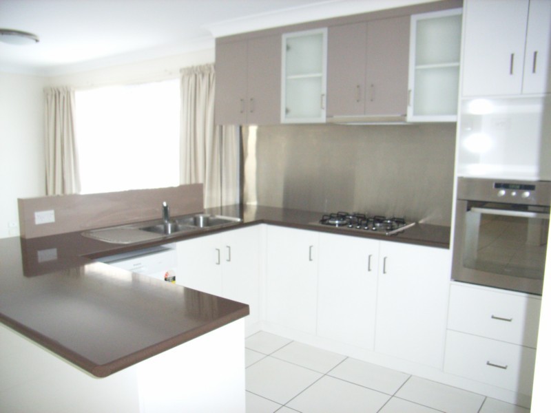 2/244 Mackenzie Street, Rangeville QLD 4350