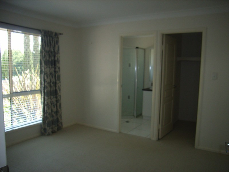 2/244 Mackenzie Street, Rangeville QLD 4350