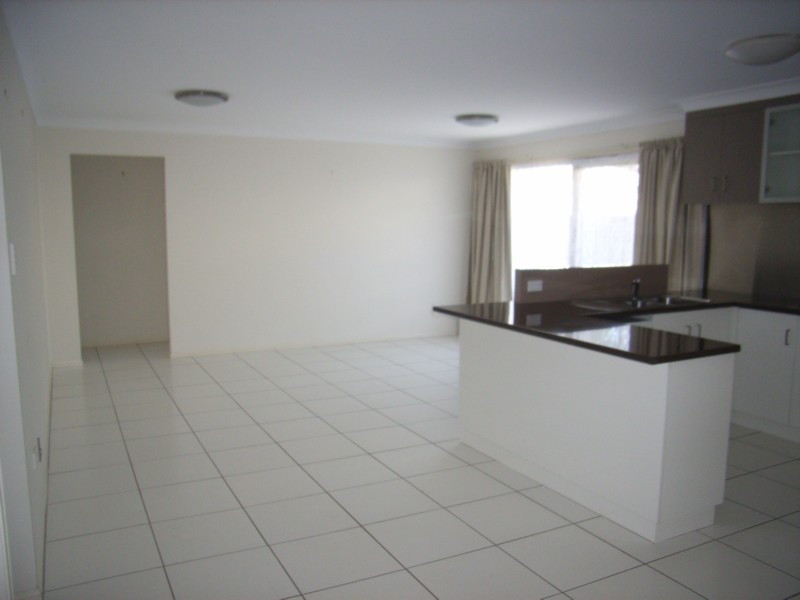 2/244 Mackenzie Street, Rangeville QLD 4350