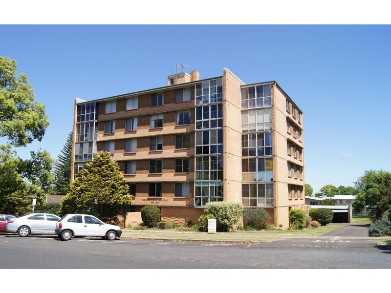 4/33 Tourist Road, East Toowoomba QLD 4350