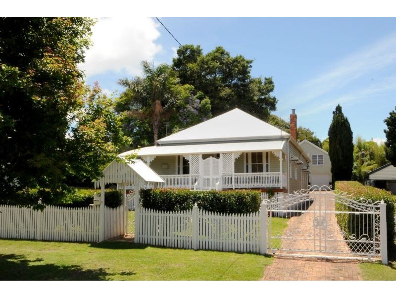 12 Prospect Street, North Toowoomba QLD 4350