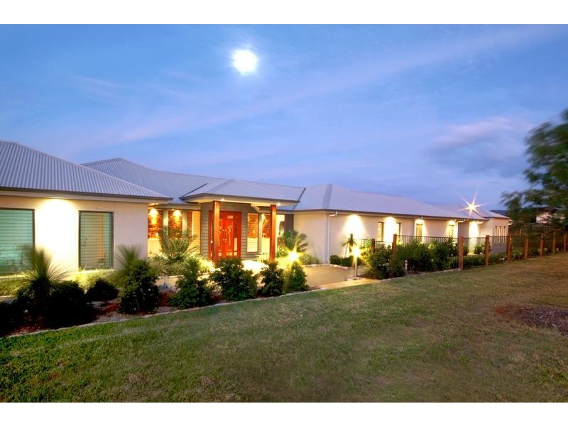 14 Kingfisher Drive, Highfields QLD 4352