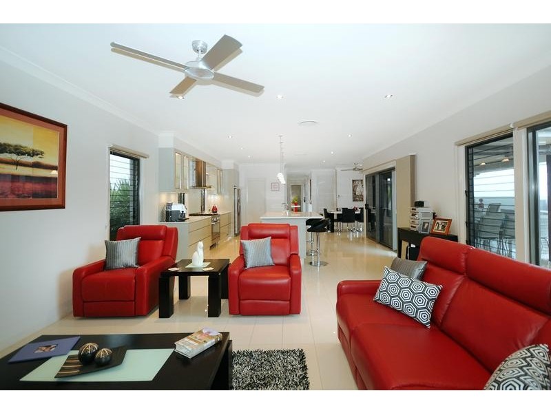 14 Kingfisher Drive, Highfields QLD 4352