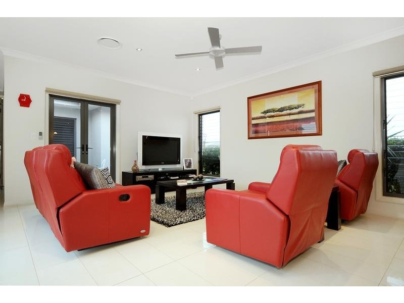 14 Kingfisher Drive, Highfields QLD 4352