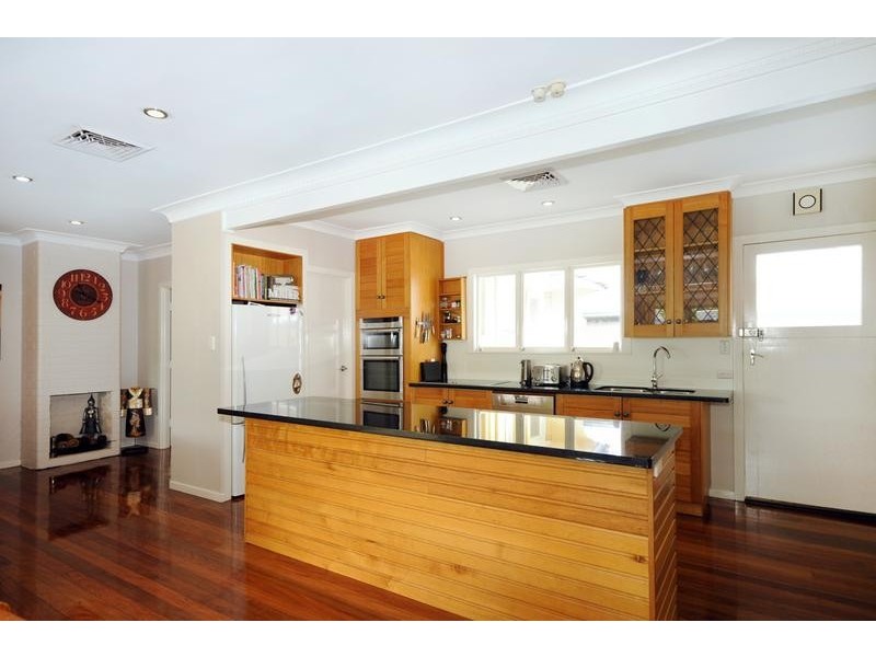 16 Curzon Street, Mount Lofty QLD 4350