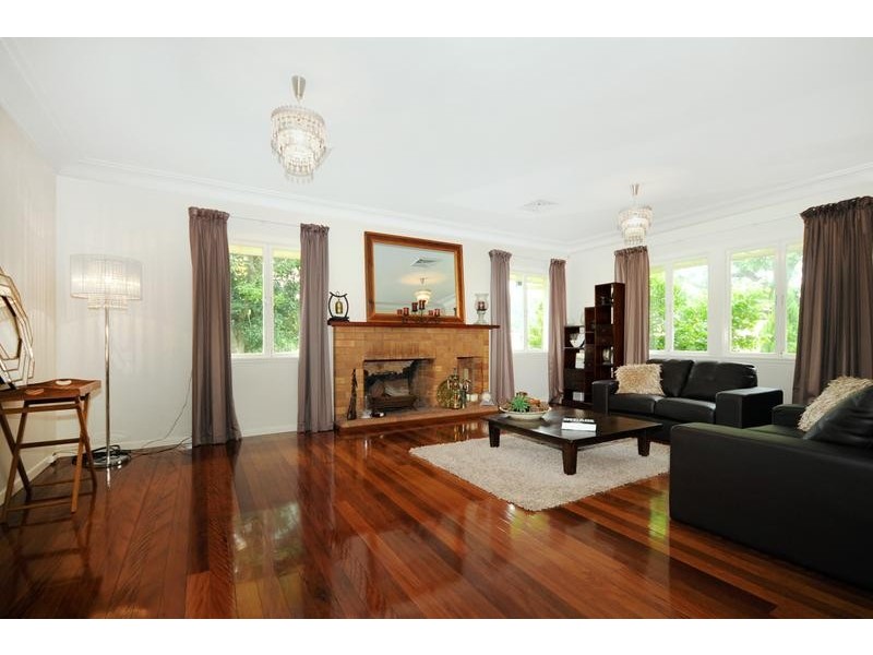 16 Curzon Street, Mount Lofty QLD 4350