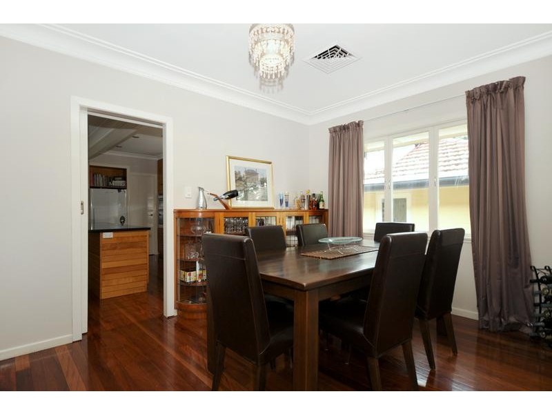 16 Curzon Street, Mount Lofty QLD 4350