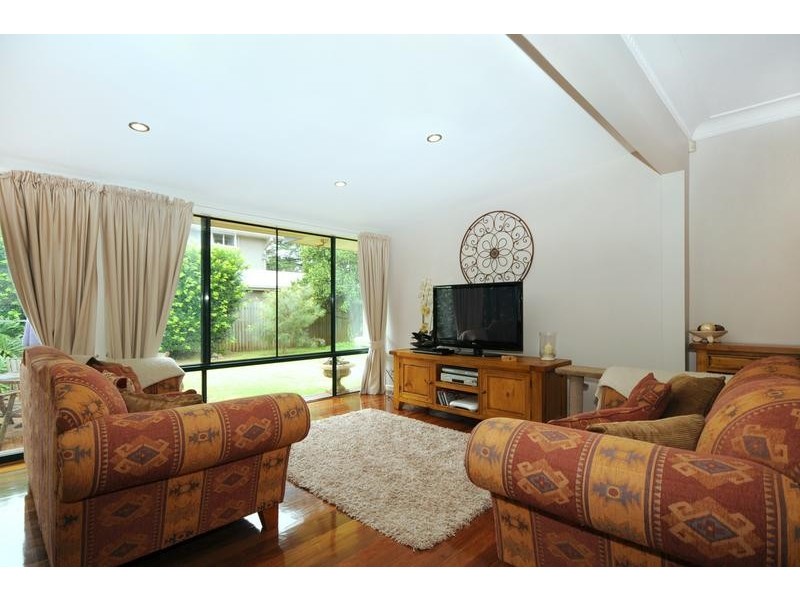 16 Curzon Street, Mount Lofty QLD 4350