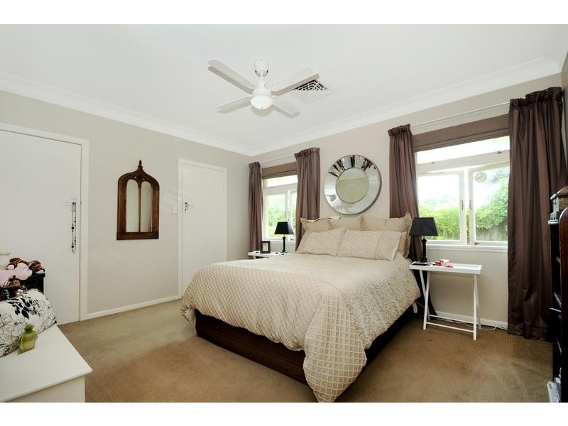 16 Curzon Street, Mount Lofty QLD 4350