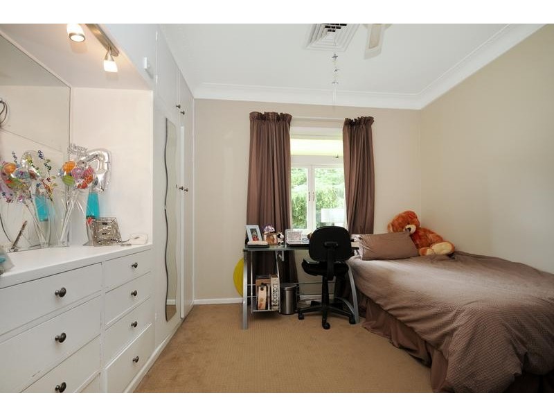 16 Curzon Street, Mount Lofty QLD 4350