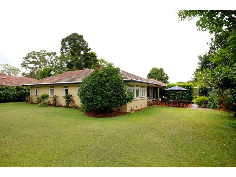 16 Curzon Street, Mount Lofty QLD 4350