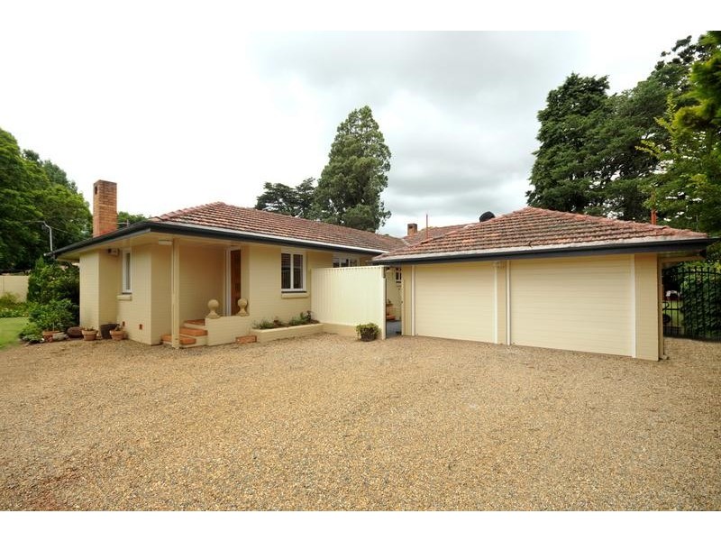 16 Curzon Street, Mount Lofty QLD 4350