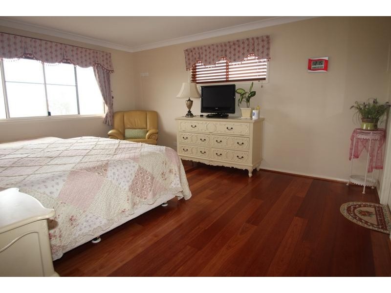 20 Scullin Street, Middle Ridge QLD 4350